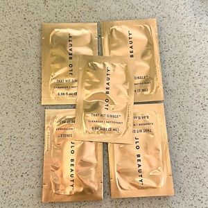 5/25✨cleanser that hit single jlo beauty 5 samples